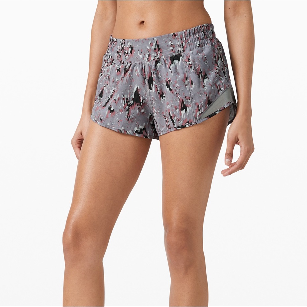 Lululemon Hotty Hot Short 2.5” - Picture 1 of 6